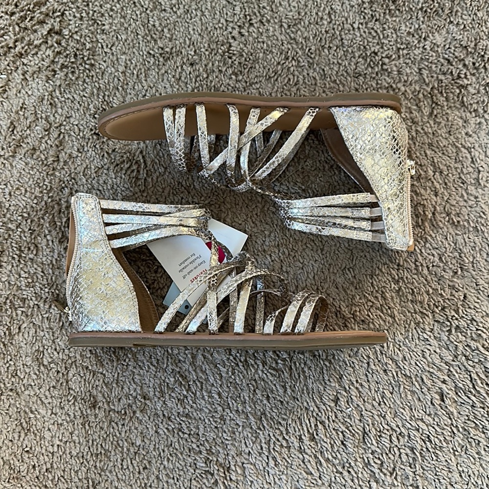 Girls shoes gold